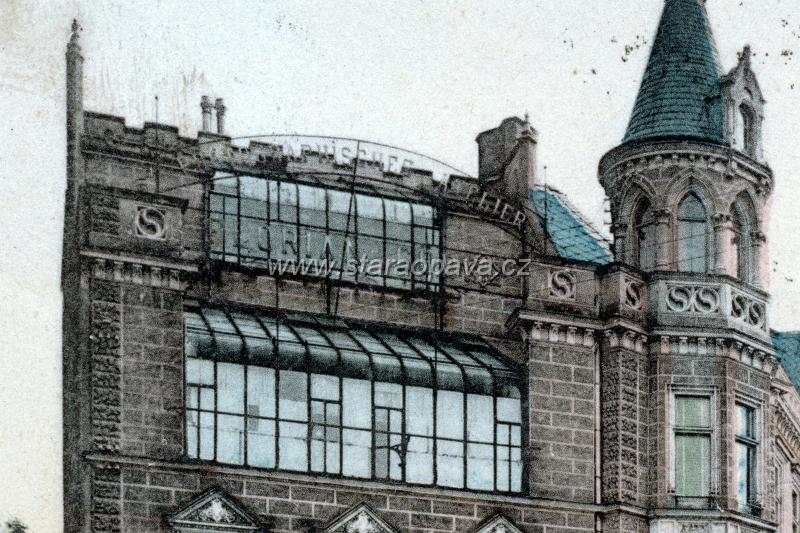 oticka (9).jpg - Pohled na atelier Floriána Godela na zvětšeném výřezu z předchozí pohlednice z roku 1907.